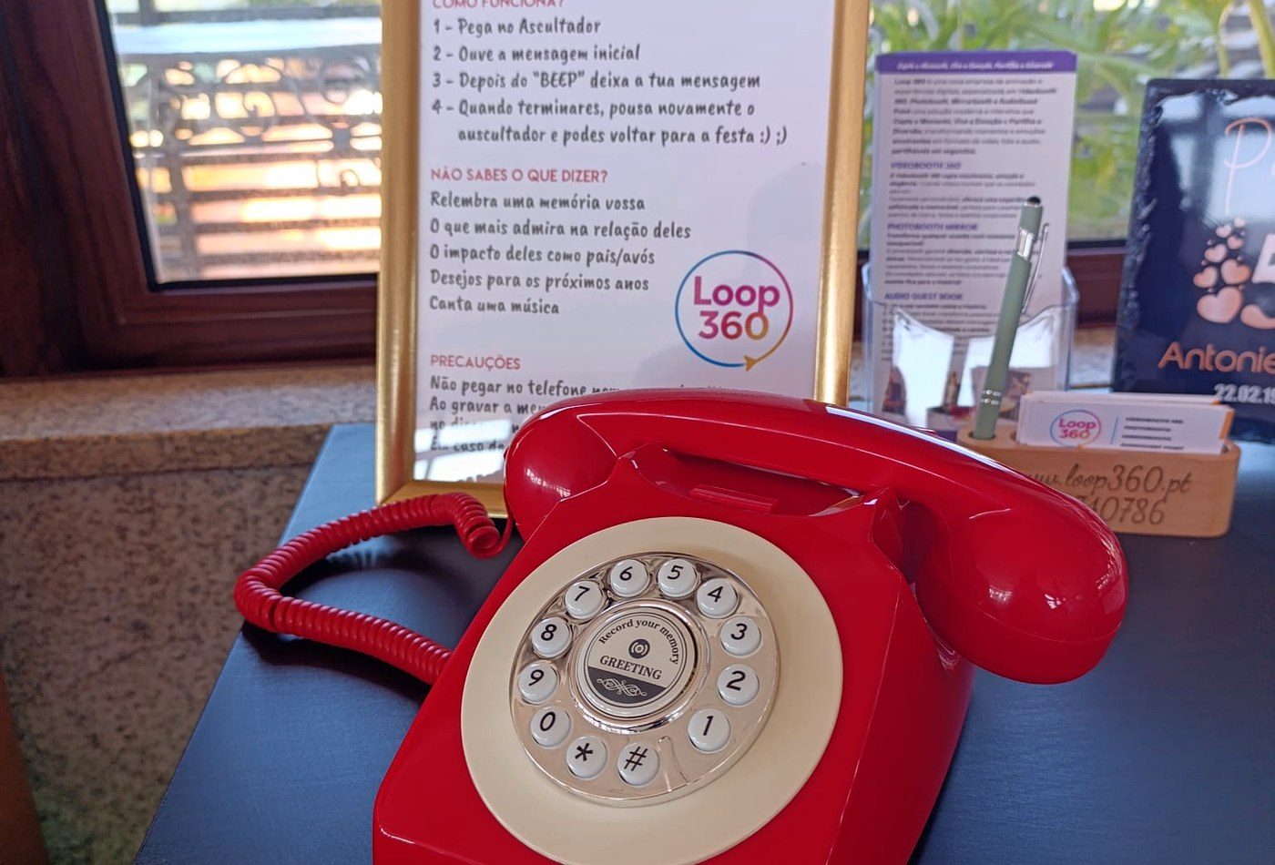 Áudio Guest Book da Loop360 com telefone vintage