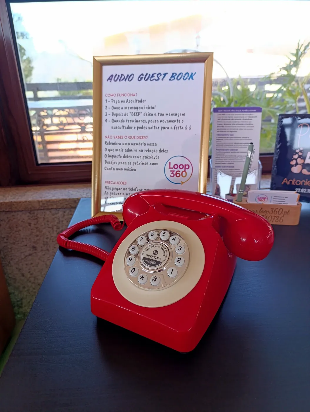 Áudio Guest Book da Loop360 com telefone vintage