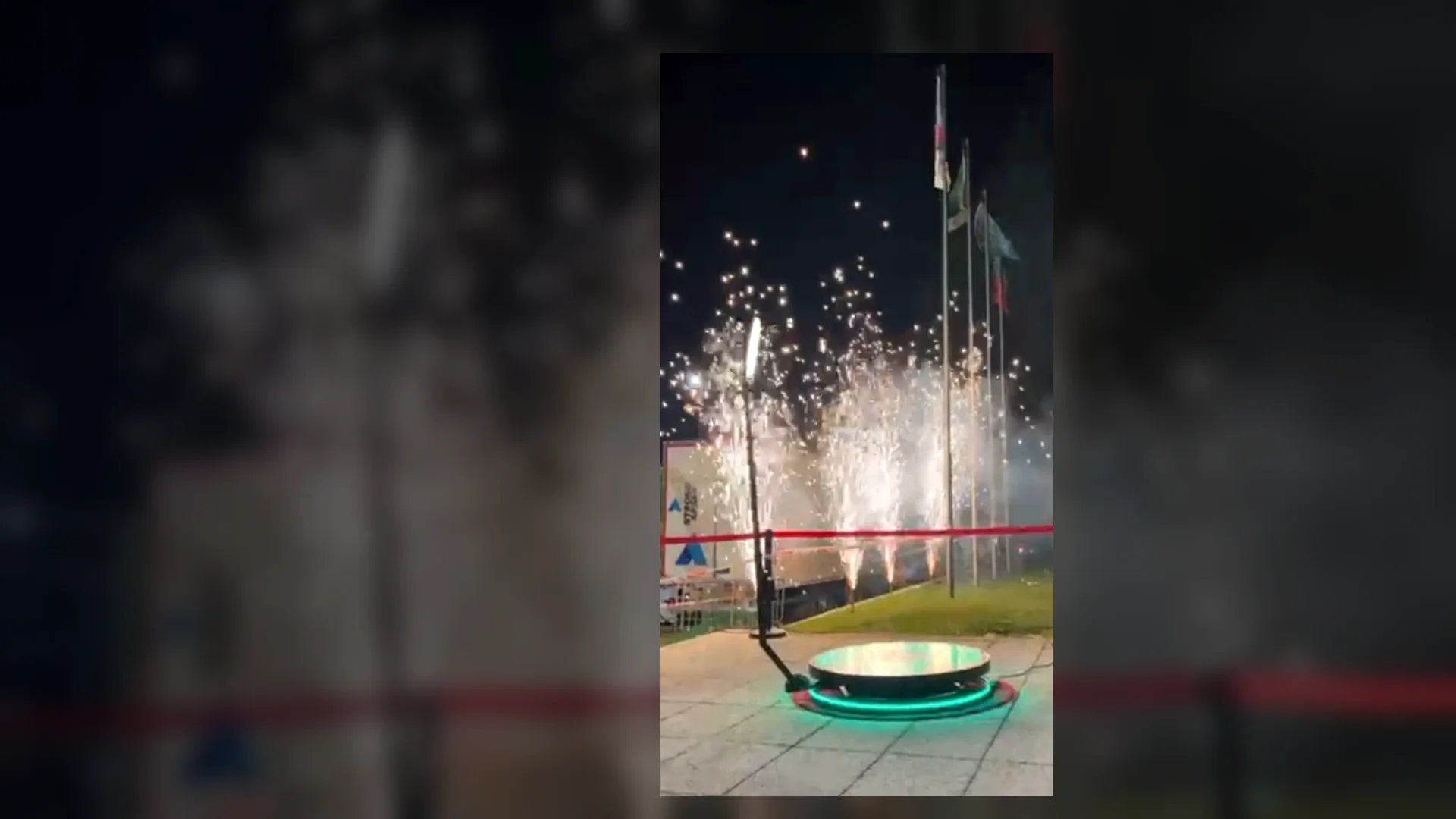Videobooth da Loop360 em evento com efeito de faíscas