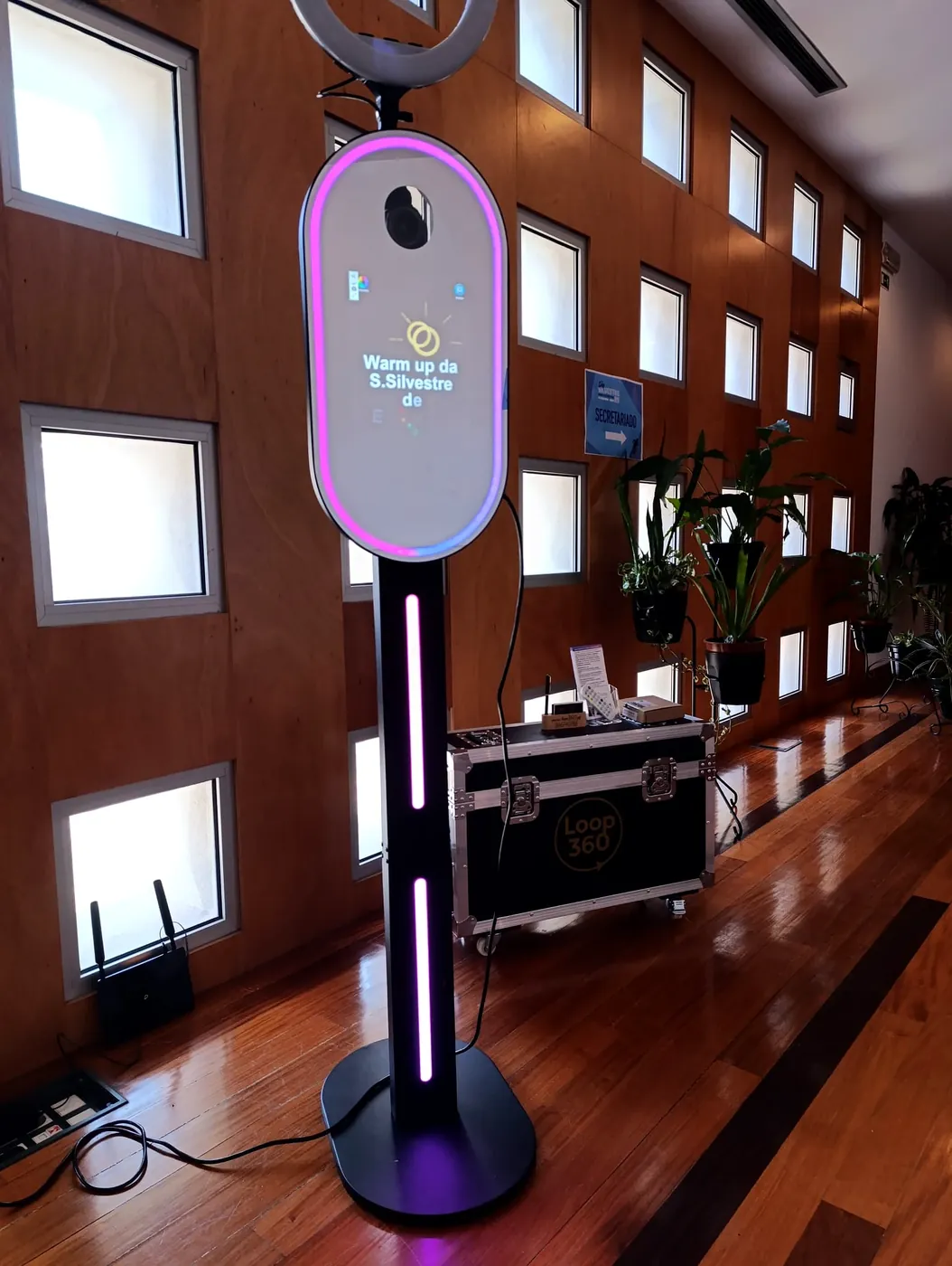 Photobooth da Loop360 com iluminação LED, pronto para o evento